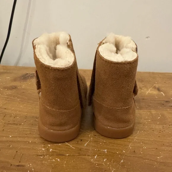 UGG Kids Chestnut Boots - Picture 4 of 8